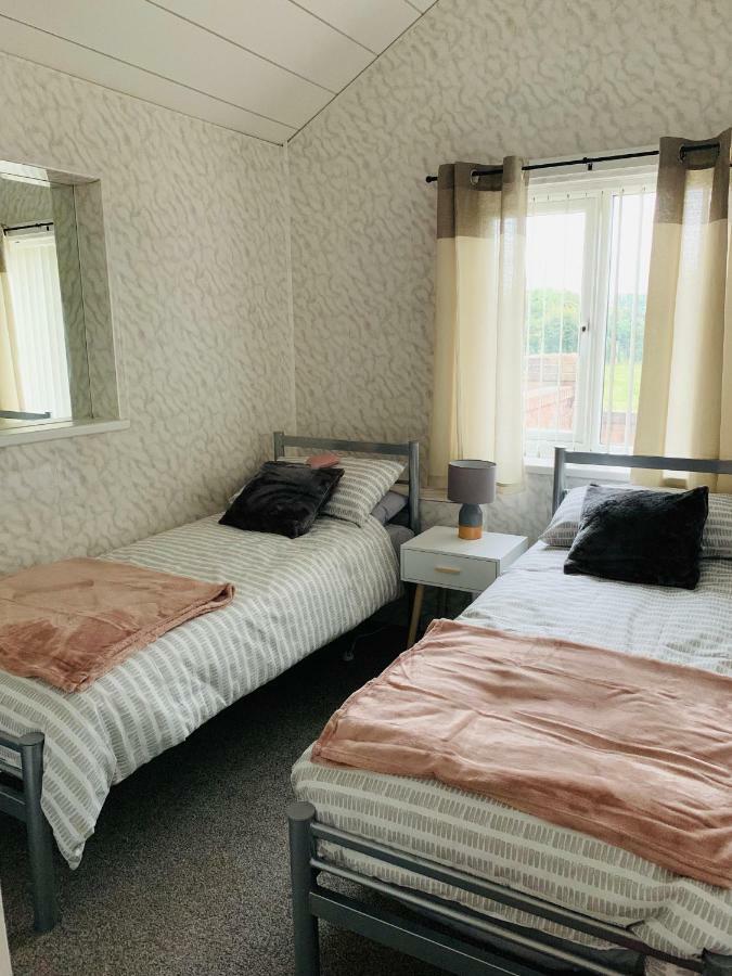 Coed Bach Suite Bryngwran Bagian luar foto